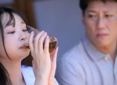Chú chuốc thuốc kích dục chịch cháu gái vì ghen khi biết cháu có bạn trai