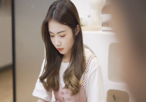 Con gái mới lớn xinh đẹp Bị cha dượng cưỡng hiếp