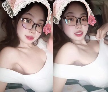 Em gái dễ thương mông to