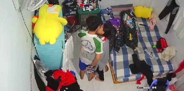 Lo sợ bạn trai chia tay nên lấy lồn ra dụ dỗ