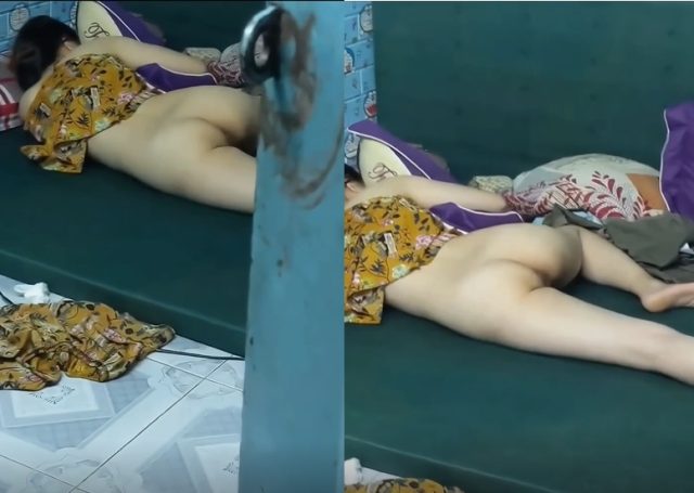 Lén lút nhìn trộm bướm em hàng xóm