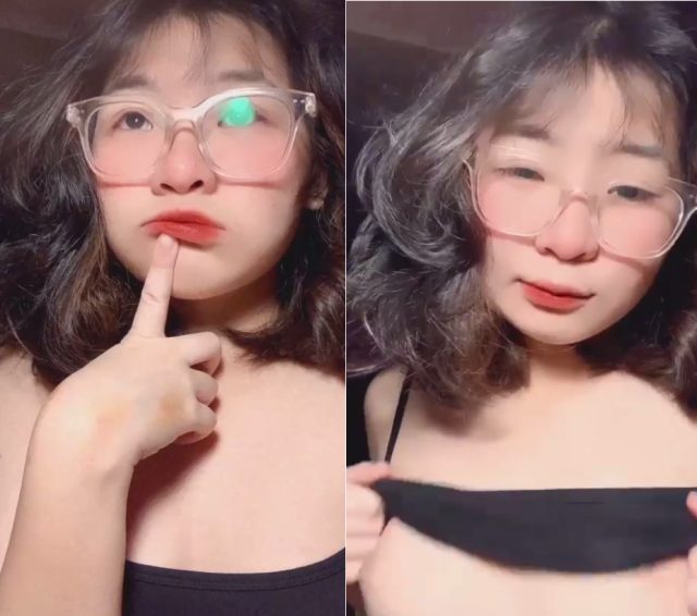 Nàng khoe nét quyến rũ đầy hấp dẫn làm anh mê mẩn