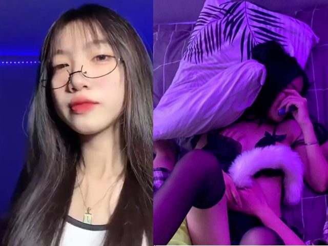 Xả đồ em gái công ty xinh hư hỏng
